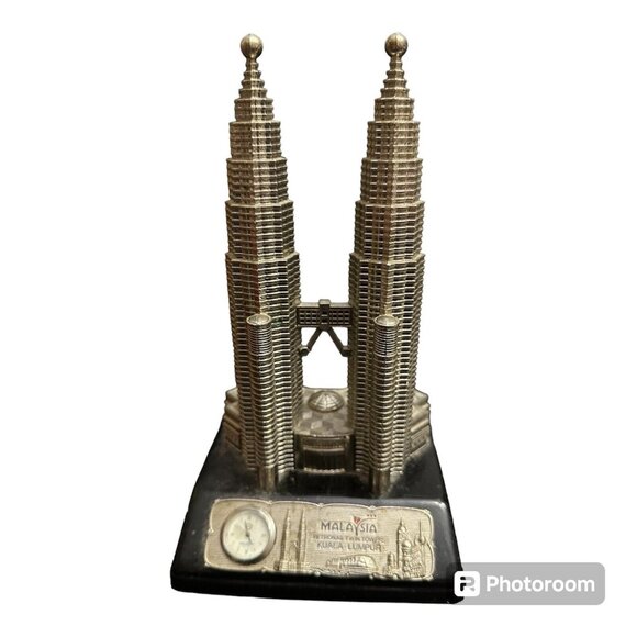 Petronas Twin Towers Kaula Lampur, Malaysia Decorative Showpiece Gift Collection